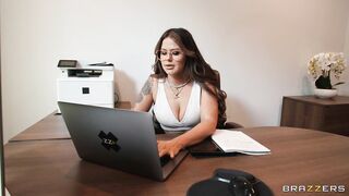 Horny Wife Types Up Big Dick