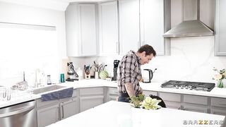 Bored Housewife And The Handymen - Rayne Carter, Victor Ray