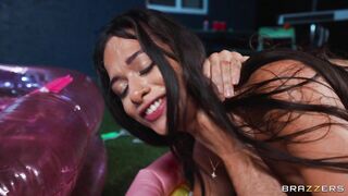 Scoring BIG At The Backyard Party - Elana Bunnz, Remy Woods, Luxe La Fox, Derek Savage