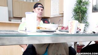 Mia Khalifa is cumming for dinner - Mia Khalifa, Julianna Vega